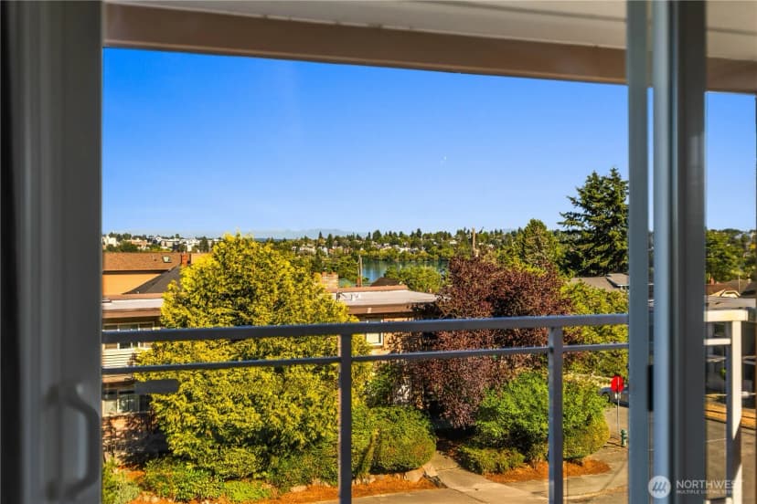 Property photo for 7111 Linden Avenue N #304, Seattle photo 6