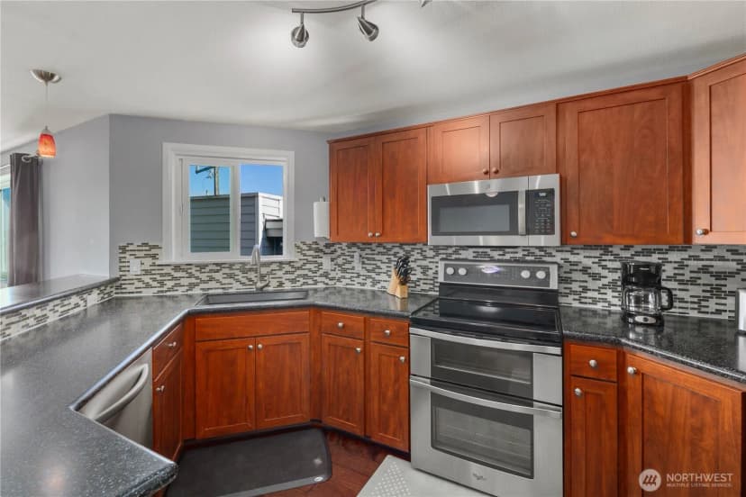 Property photo for 7111 Linden Avenue N #304, Seattle photo 12