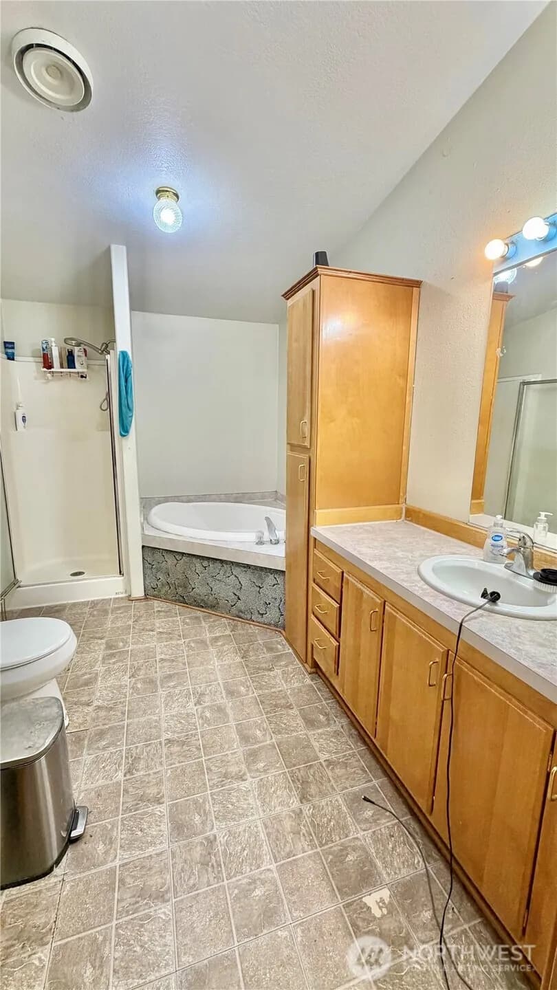 Property photo for 35813 2nd Avenue E, Roy photo 15