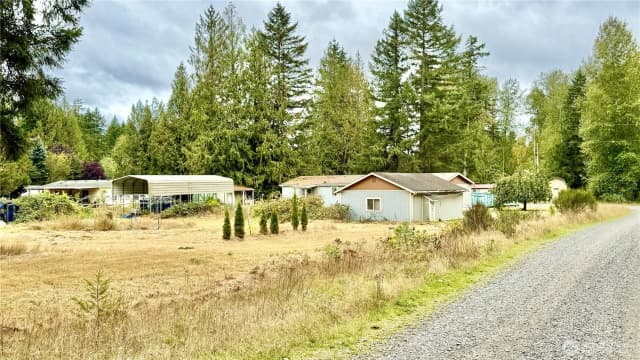 Property photo for 35813 2nd Avenue E, Roy