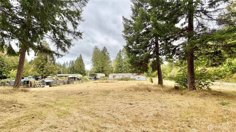 Property photo for 35813 2nd Avenue E, Roy photo 3