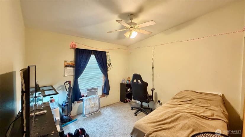 Property photo for 35813 2nd Avenue E, Roy photo 11