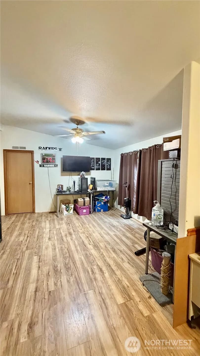 Property photo for 35813 2nd Avenue E, Roy photo 6