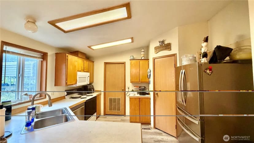 Property photo for 35813 2nd Avenue E, Roy photo 4
