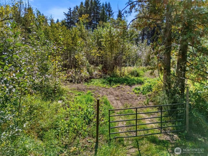 Property photo for 22014 Sumner Buckley Highway E, Buckley photo 5