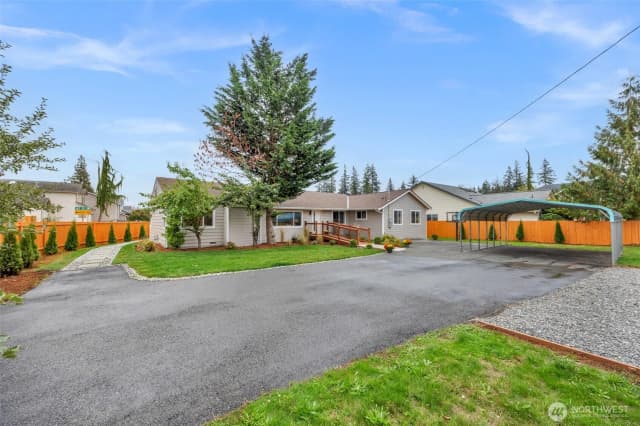 Property photo for 124 167th Place Sw, Bothell photo 2