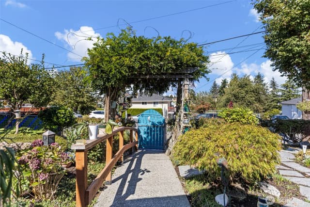 Property photo for 3809 S Trenton Street, Seattle photo 4