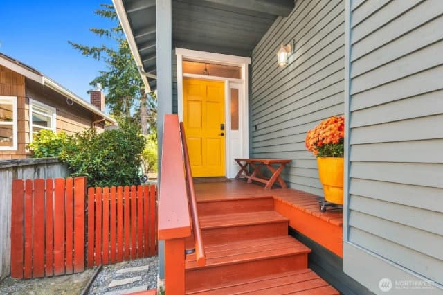 Property photo for 5622 46th Avenue Sw, Seattle photo 2