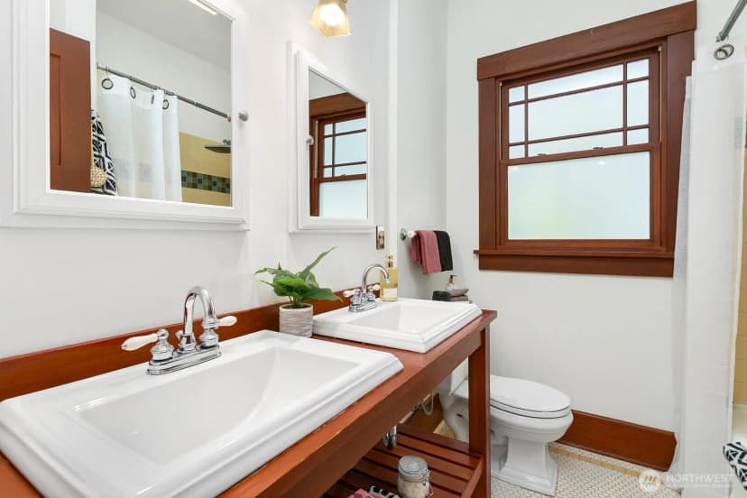 Property photo for 4329 5th Avenue Ne, Seattle photo 15