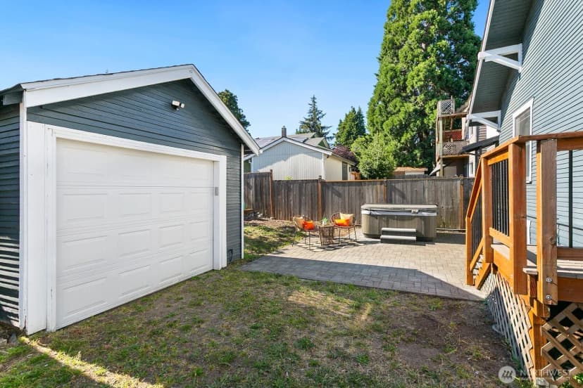 Property photo for 4329 5th Avenue Ne, Seattle photo 2