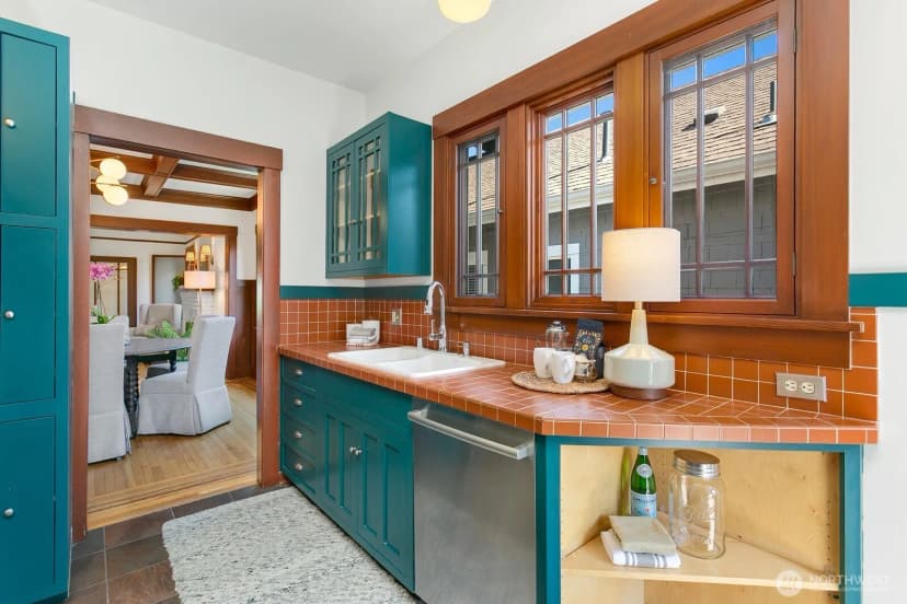 Property photo for 4329 5th Avenue Ne, Seattle photo 11