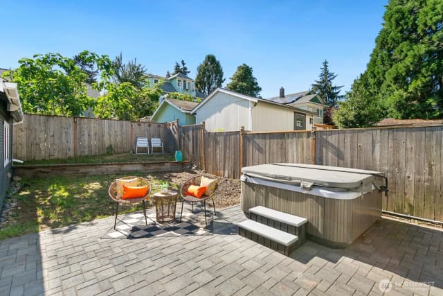 Property photo for 4329 5th Avenue Ne, Seattle photo 3
