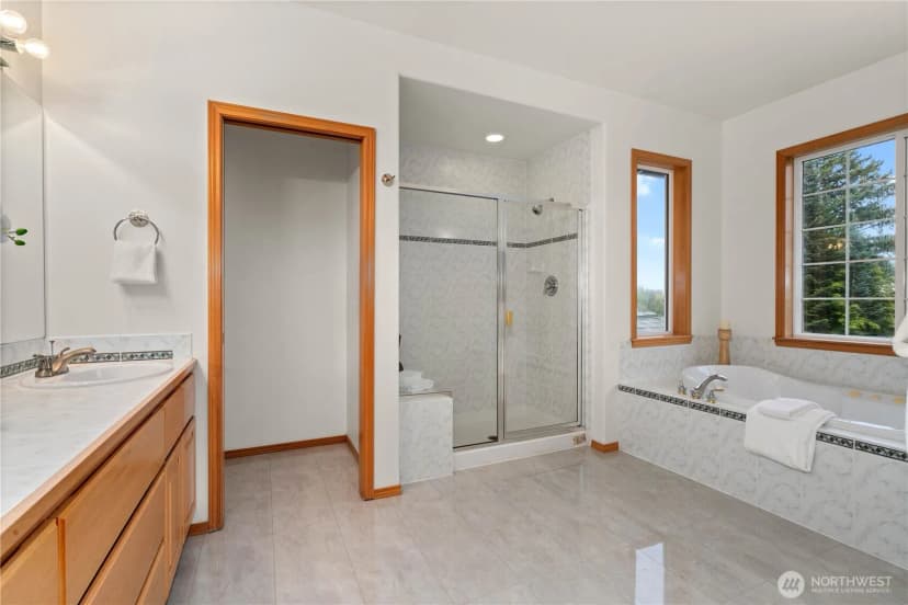 Property photo for 5404 Ne 197th Street, Lake Forest Park photo 26