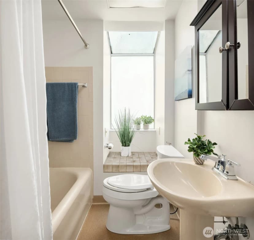 Property photo for 5208 36th Avenue Ne, Seattle photo 17