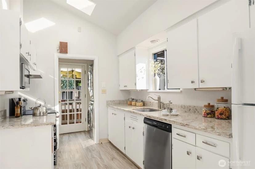 Property photo for 5208 36th Avenue Ne, Seattle photo 11