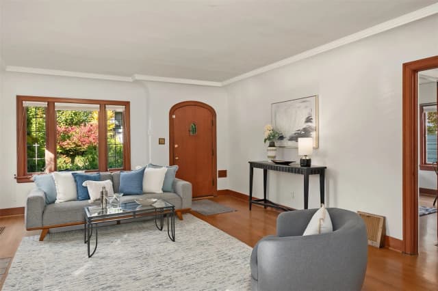 Property photo for 5208 36th Avenue Ne, Seattle photo 4