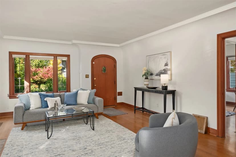 Property photo for 5208 36th Avenue Ne, Seattle photo 4