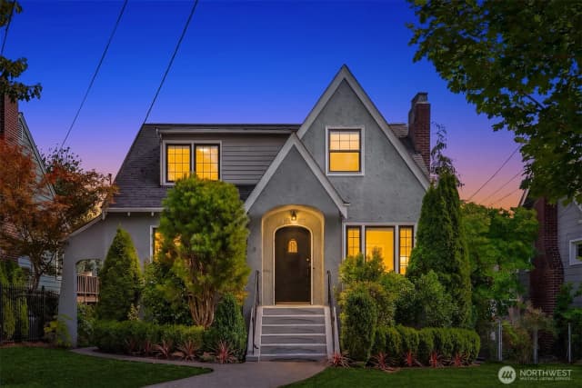 Property photo for 5208 36th Avenue Ne, Seattle photo 2