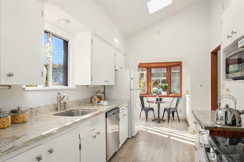 Property photo for 5208 36th Avenue Ne, Seattle photo 13