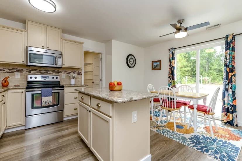 Property photo for 33114 40th Avenue S, Roy photo 11