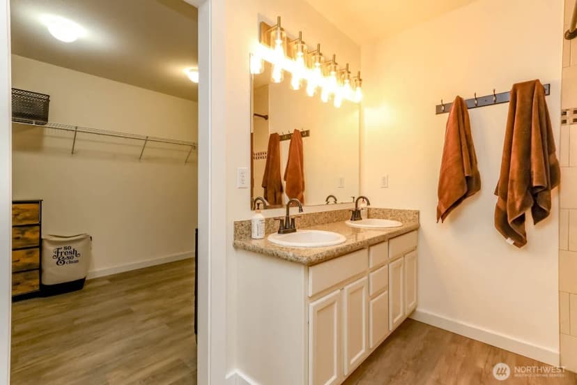 Property photo for 33114 40th Avenue S, Roy photo 18