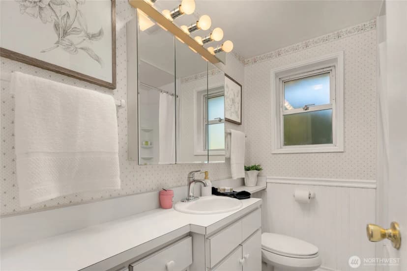 Property photo for 2108 Ne 165th Street, Shoreline photo 21
