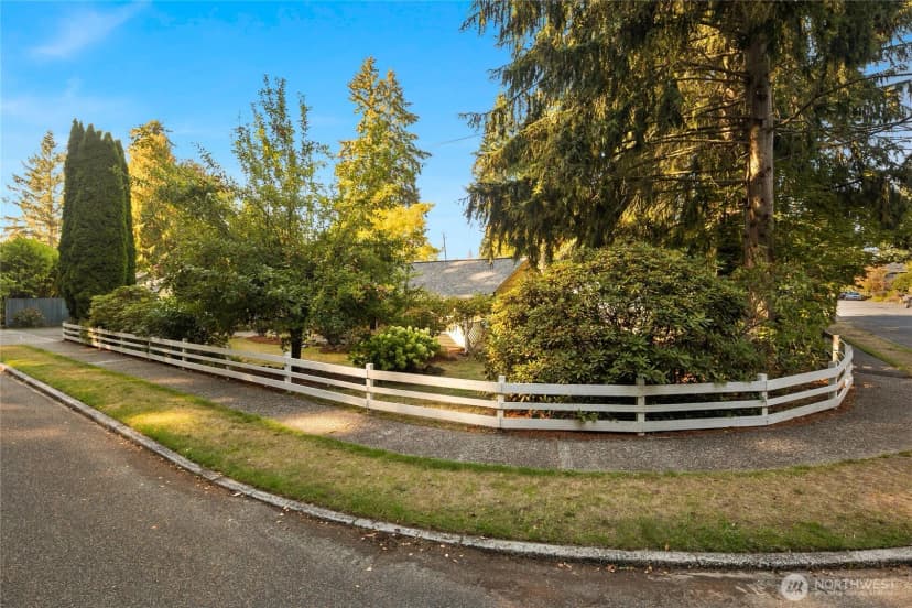 Property photo for 2108 Ne 165th Street, Shoreline photo 36