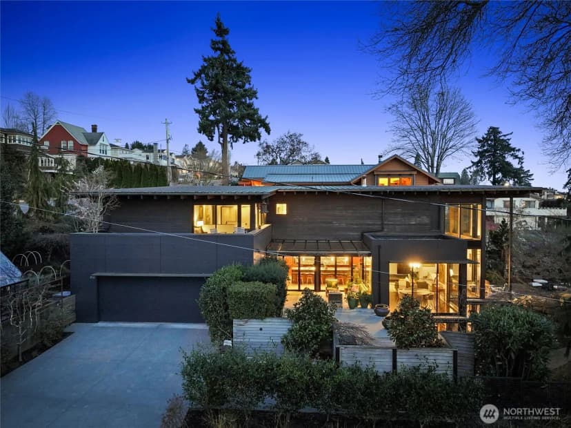 Property photo for 919 6th Street W, Kirkland photo 36