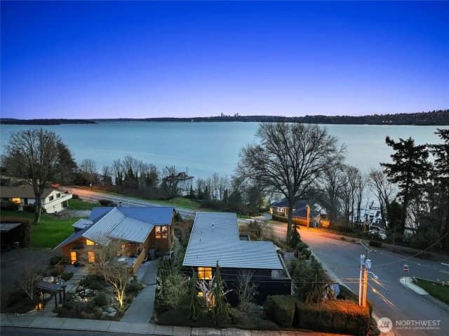 Property photo for 919 6th Street W, Kirkland photo 2
