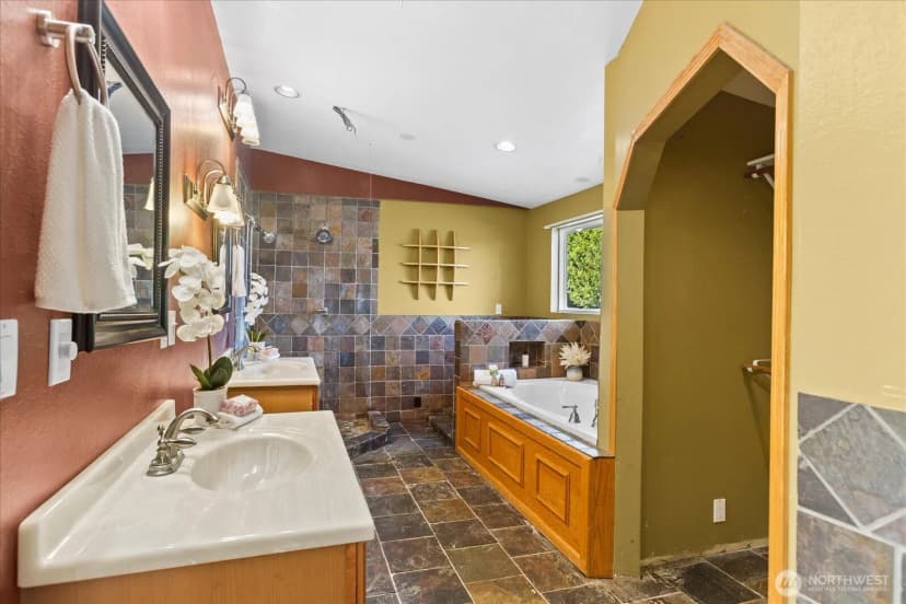 Property photo for 7819 225th Place Sw, Edmonds photo 9