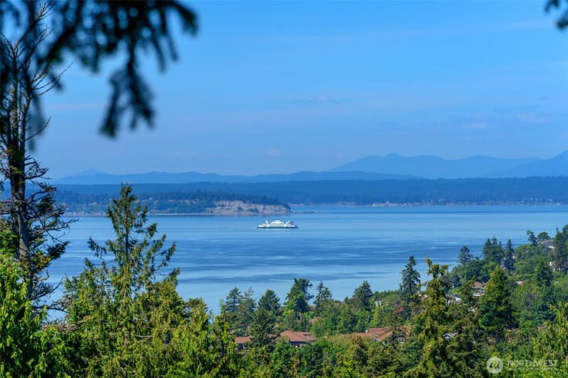 Property photo for 11912 Marine View Drive, Edmonds photo 8