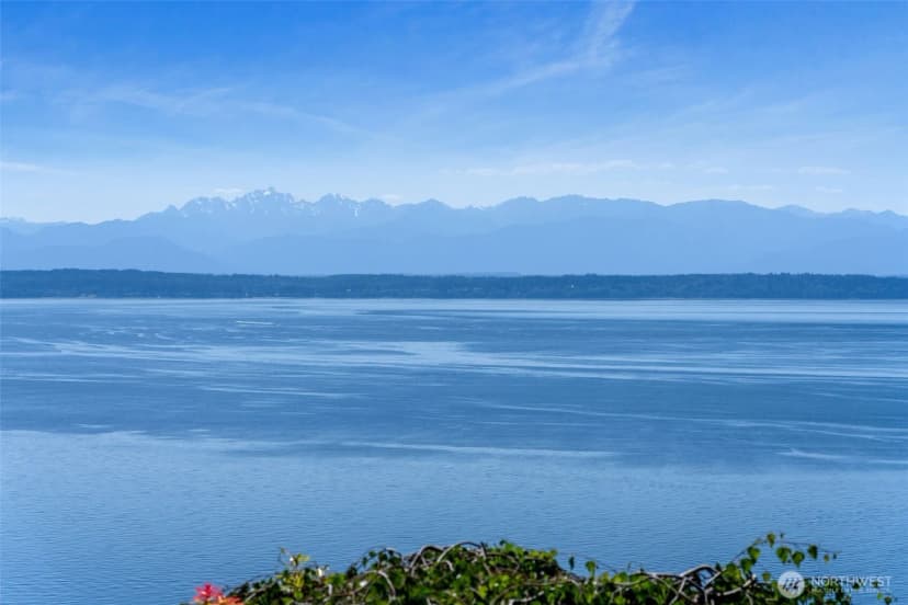 Property photo for 11912 Marine View Drive, Edmonds photo 9