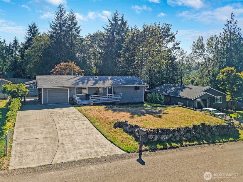 Property photo for 6910 E Cascade Drive, Port Orchard photo 2