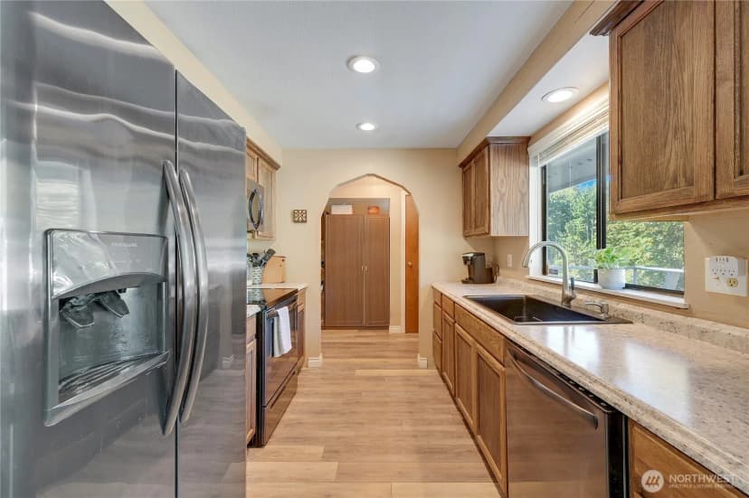 Property photo for 6910 E Cascade Drive, Port Orchard photo 9