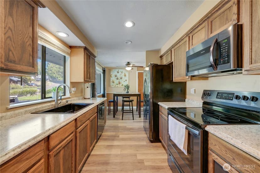 Property photo for 6910 E Cascade Drive, Port Orchard photo 11