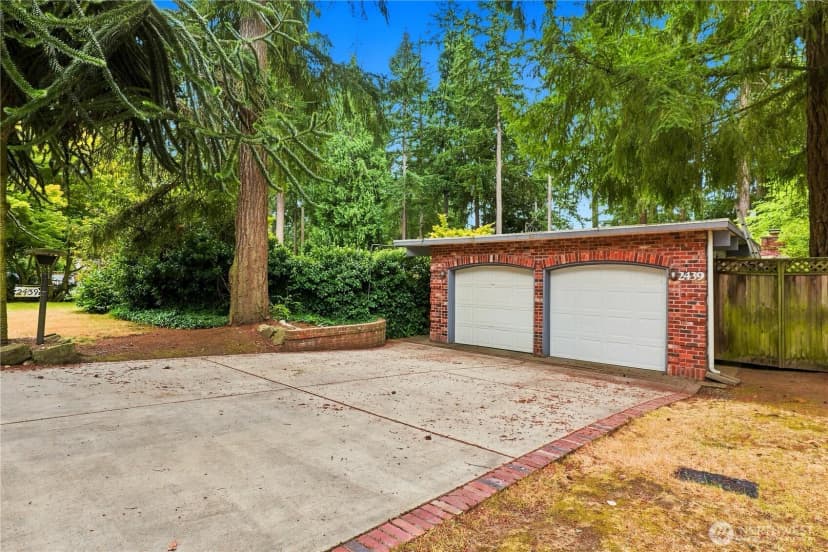 Property photo for 2439 160th Avenue Ne, Bellevue photo 33