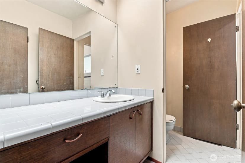 Property photo for 2439 160th Avenue Ne, Bellevue photo 18