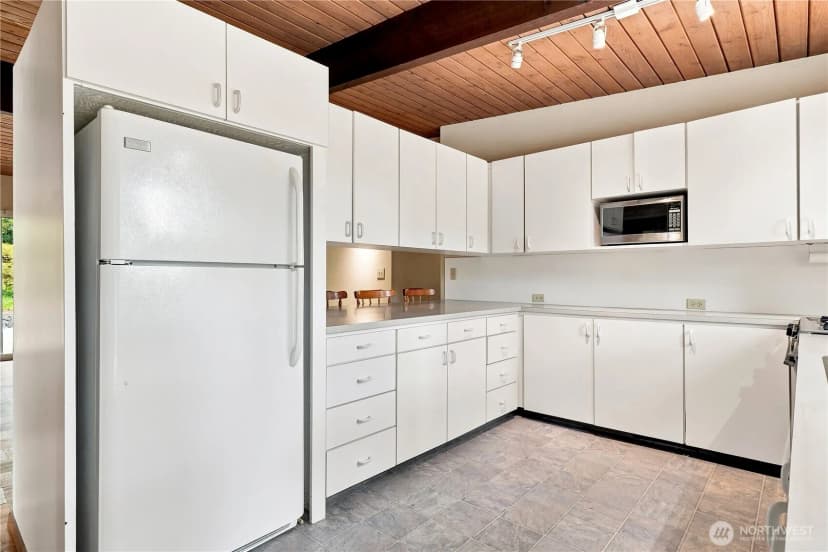 Property photo for 2439 160th Avenue Ne, Bellevue photo 10