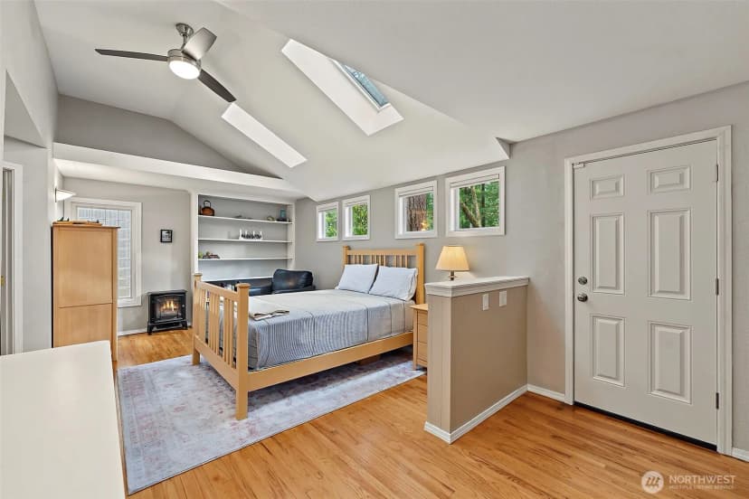 Property photo for 10903 Meadow Road Sw, Lakewood photo 8