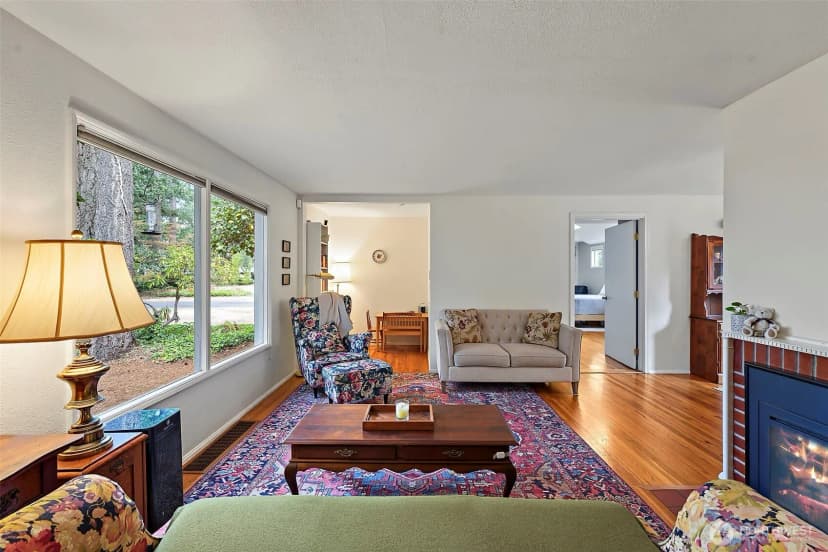 Property photo for 10903 Meadow Road Sw, Lakewood photo 4