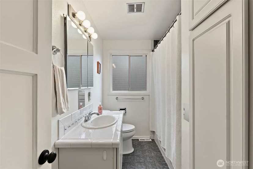 Property photo for 10903 Meadow Road Sw, Lakewood photo 23