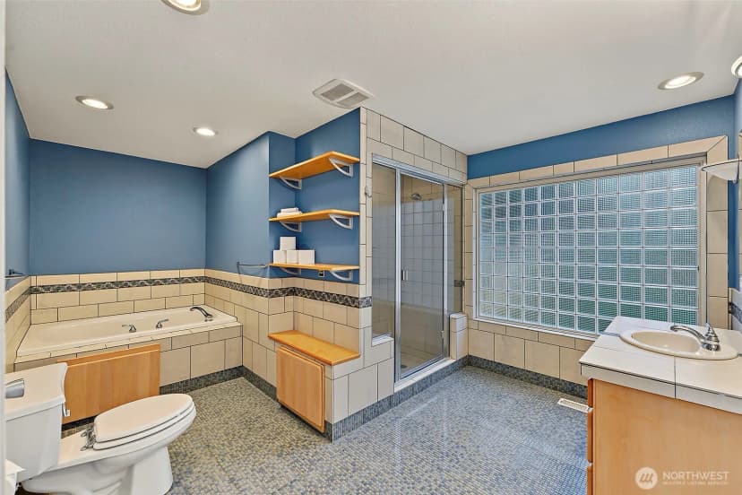 Property photo for 10903 Meadow Road Sw, Lakewood photo 12