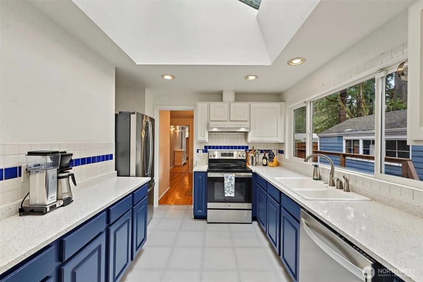 Property photo for 10903 Meadow Road Sw, Lakewood photo 16