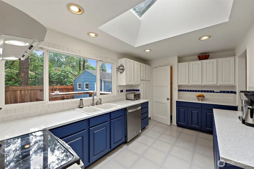 Property photo for 10903 Meadow Road Sw, Lakewood photo 14