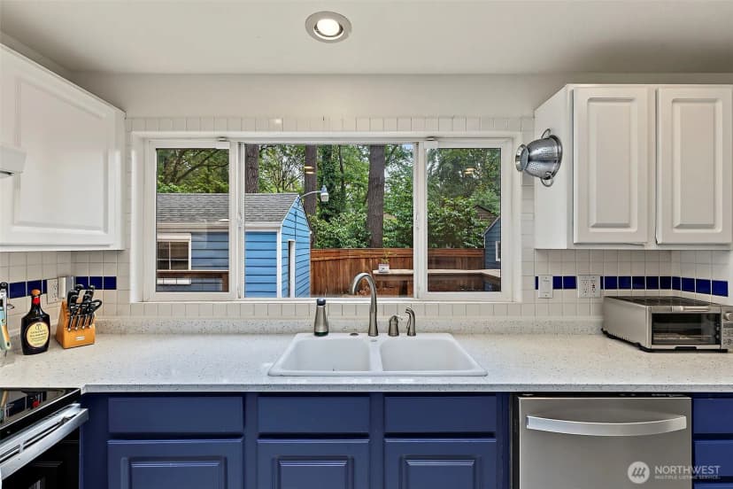 Property photo for 10903 Meadow Road Sw, Lakewood photo 15
