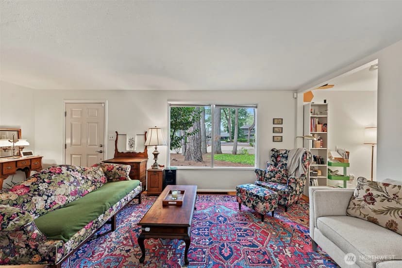 Property photo for 10903 Meadow Road Sw, Lakewood photo 6