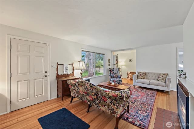 Property photo for 10903 Meadow Road Sw, Lakewood photo 5