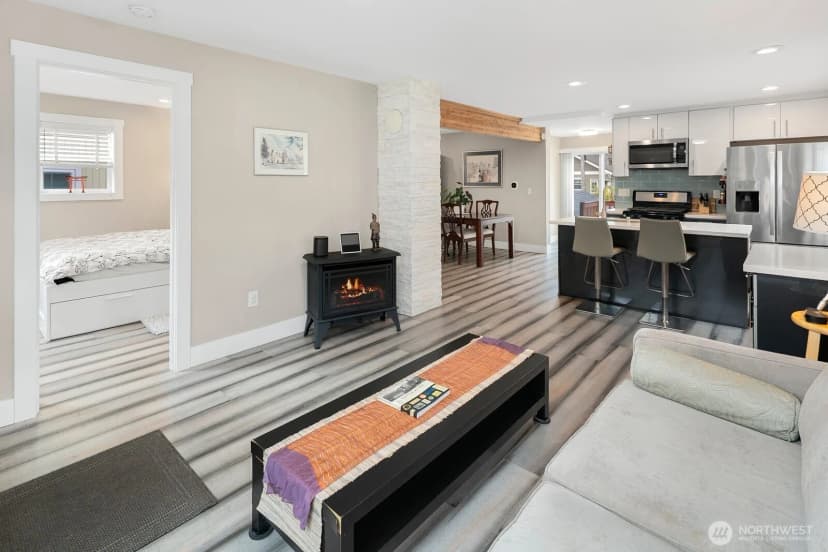Property photo for 6271 Ellis Avenue S, Seattle photo 4