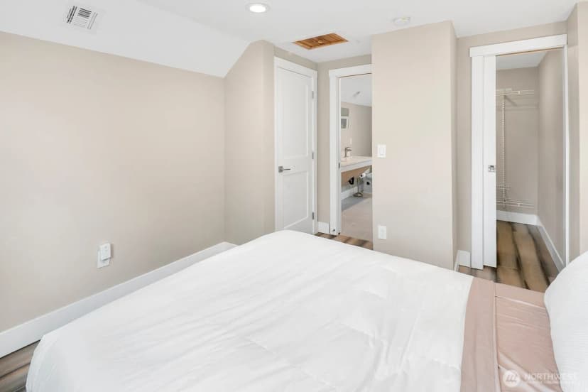 Property photo for 6271 Ellis Avenue S, Seattle photo 18