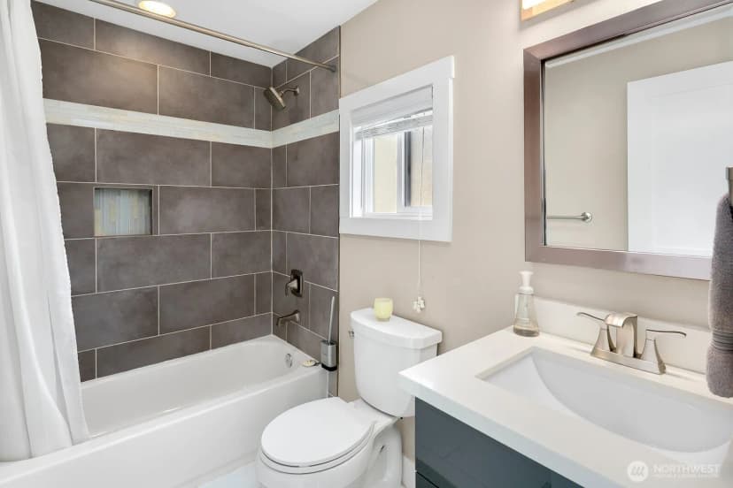Property photo for 6271 Ellis Avenue S, Seattle photo 15